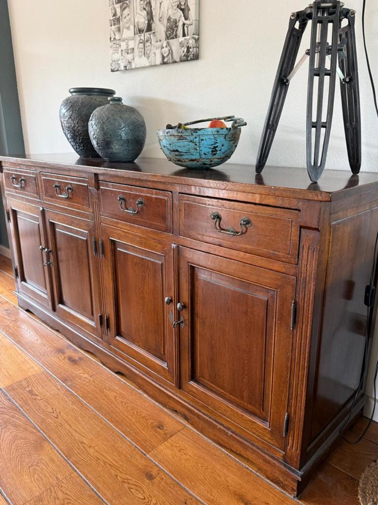 Orachtige eiken dressoir., Huis en Inrichting, Kasten | Dressoirs, Verzenden, 150 tot 200 cm, Eikenhout, Zo goed als nieuw