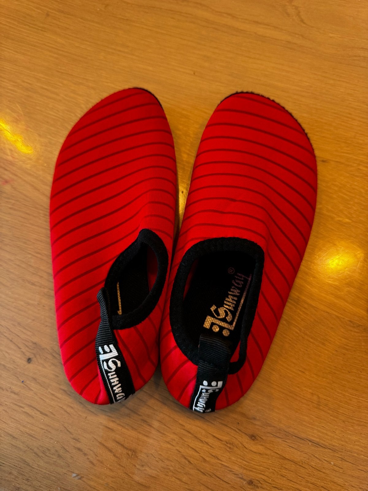 Rode Beachsocks Maat 31 - Ideaal voor Strand en Zwembad, Ophalen of Verzenden, Gebruikt, Jongen of Meisje, Overige typen