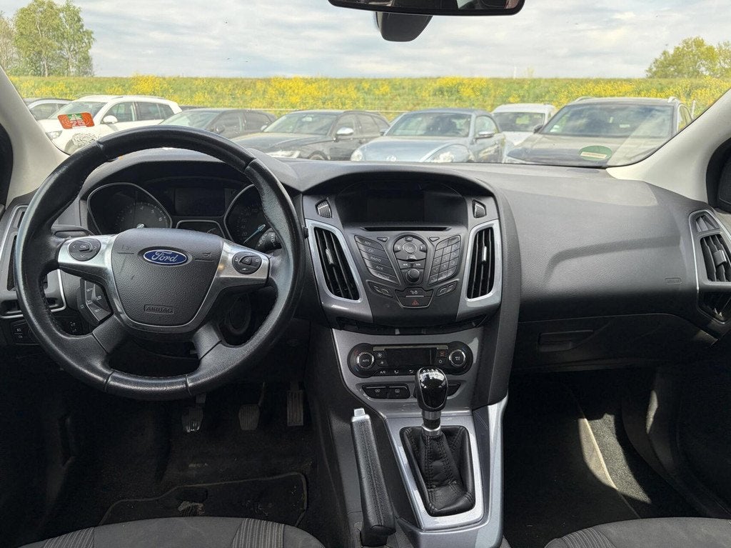 Ford Focus Wagon 1.0 EcoBoost Titanium nw d.riem + versn.bak, Euro 5, Gebruikt, Zwart, Met garantie (alle)