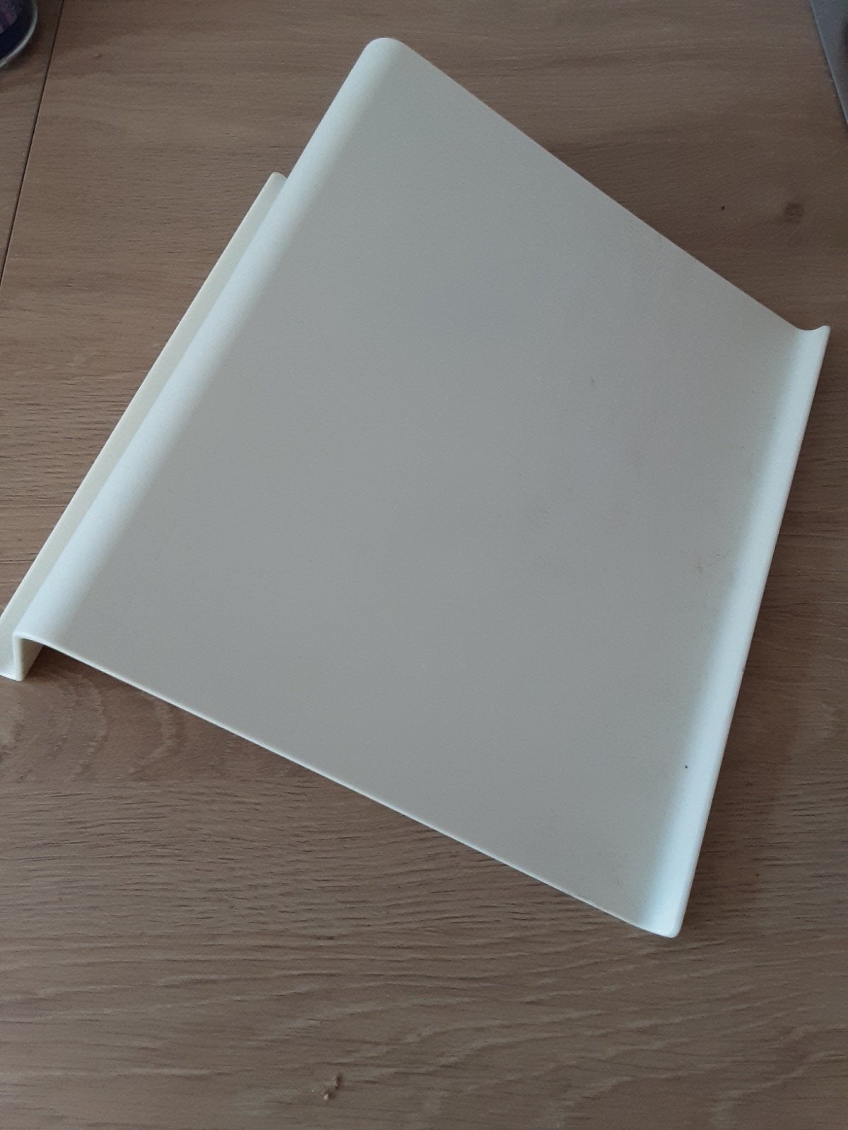 IKEA ISBERGET kunststof houder voor tablet of laptop, Ophalen, Gebruikt, Ikea