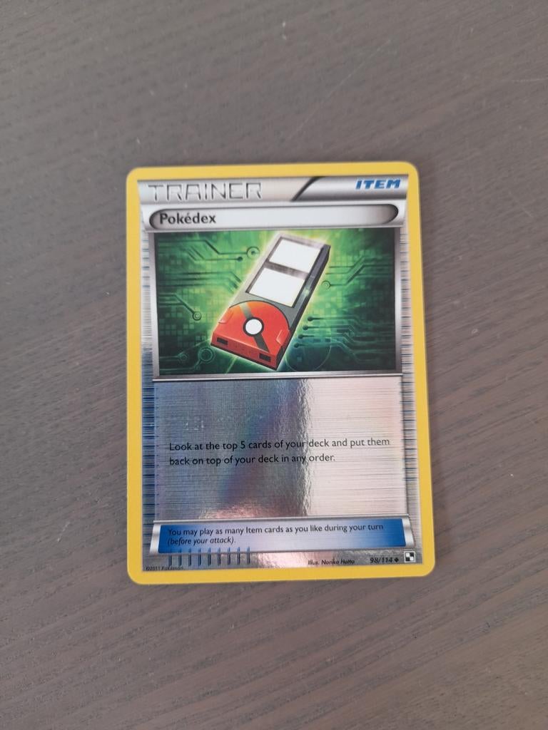 Black & white 98/114 pokedex reverse, Hobby en Vrije tijd, Ophalen of Verzenden, Gebruikt, Losse kaart, Foil