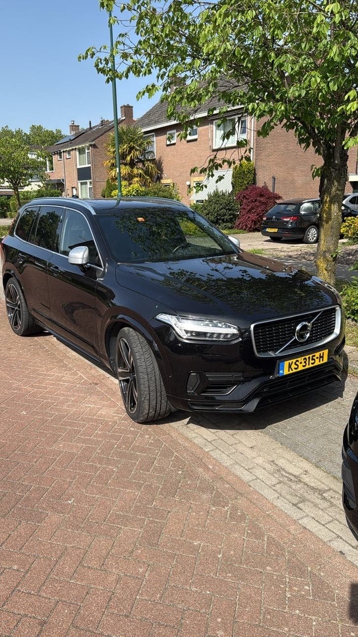 Volvo XC90 7P R-design T8 TwinEngine AWD Heico sportuitlaat, 1969 cc, 320 pk, 7 stoelen, Zwart