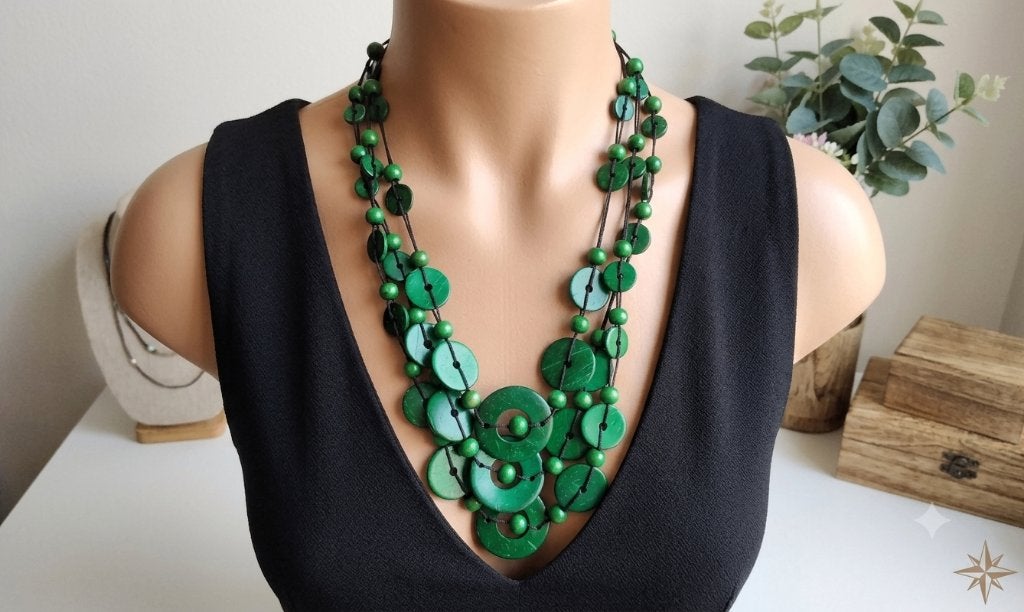 Lange Aparte ketting 3 lijnen  houten kralen Groen, Ophalen of Verzenden, Nieuw, Groen, Overige materialen