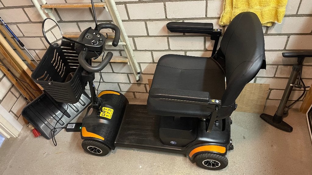 Scootmobiel Vermeiren One Air+ demontabel, Diversen, Ophalen, 10 km/u of minder, 16 t/m 25 km, Zo goed als nieuw