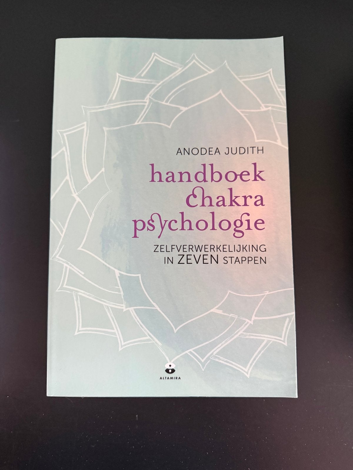 Handboek Chakra Psychologie - Zelfverwerkelijking in 7 stapp, Ophalen of Verzenden, Zo goed als nieuw, Spiritualiteit algemeen