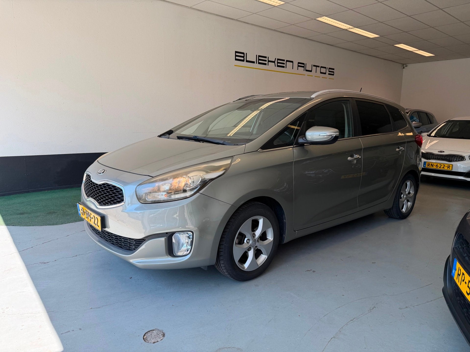 Kia Carens 1.6 GDi Business Pack|7PERSOONS|CAMERA|NAVI|DOH, Auto's, Kia, Voorwielaandrijving, Euro 5, Gebruikt, 1591 cc