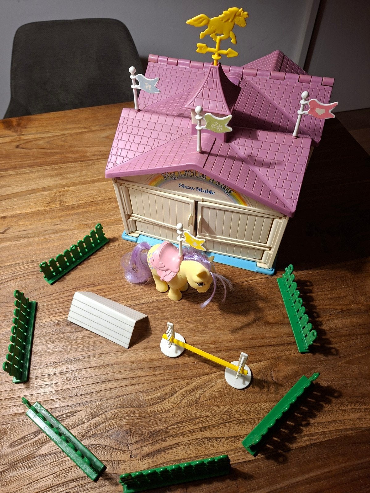 100% COMPLETE Vintage My Little Pony G1 Show Stable (1983), Ophalen, Zo goed als nieuw