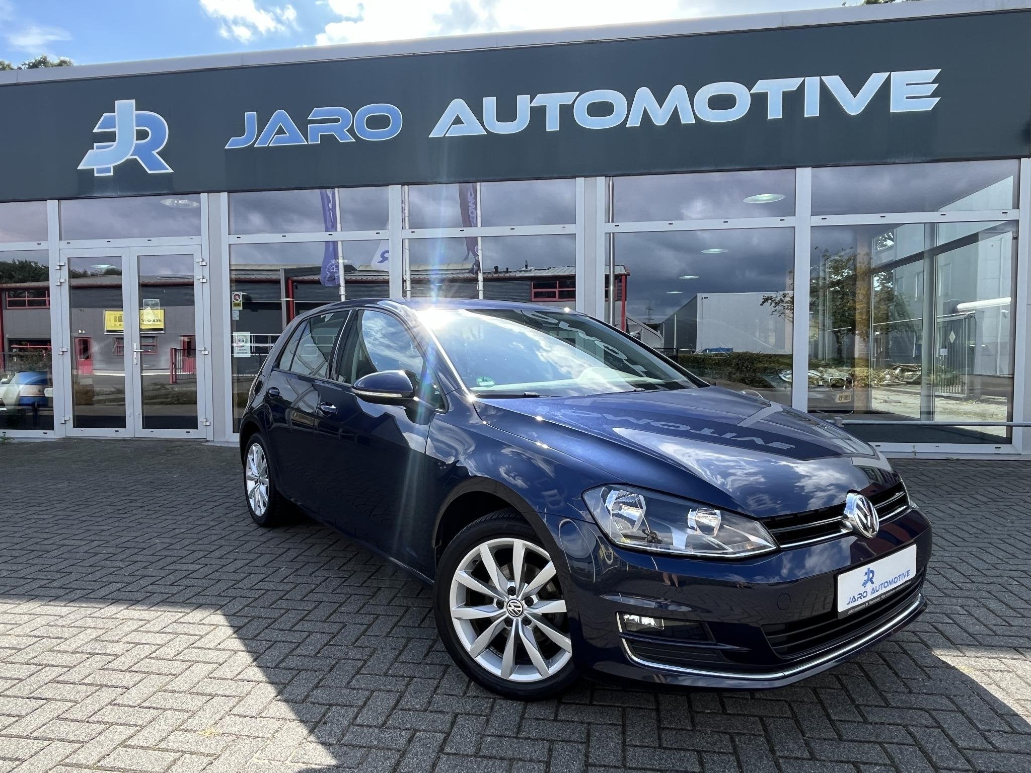 Foto 2 van Volkswagen Golf 1.2 TSI Business Edition Connected | PDC V+A