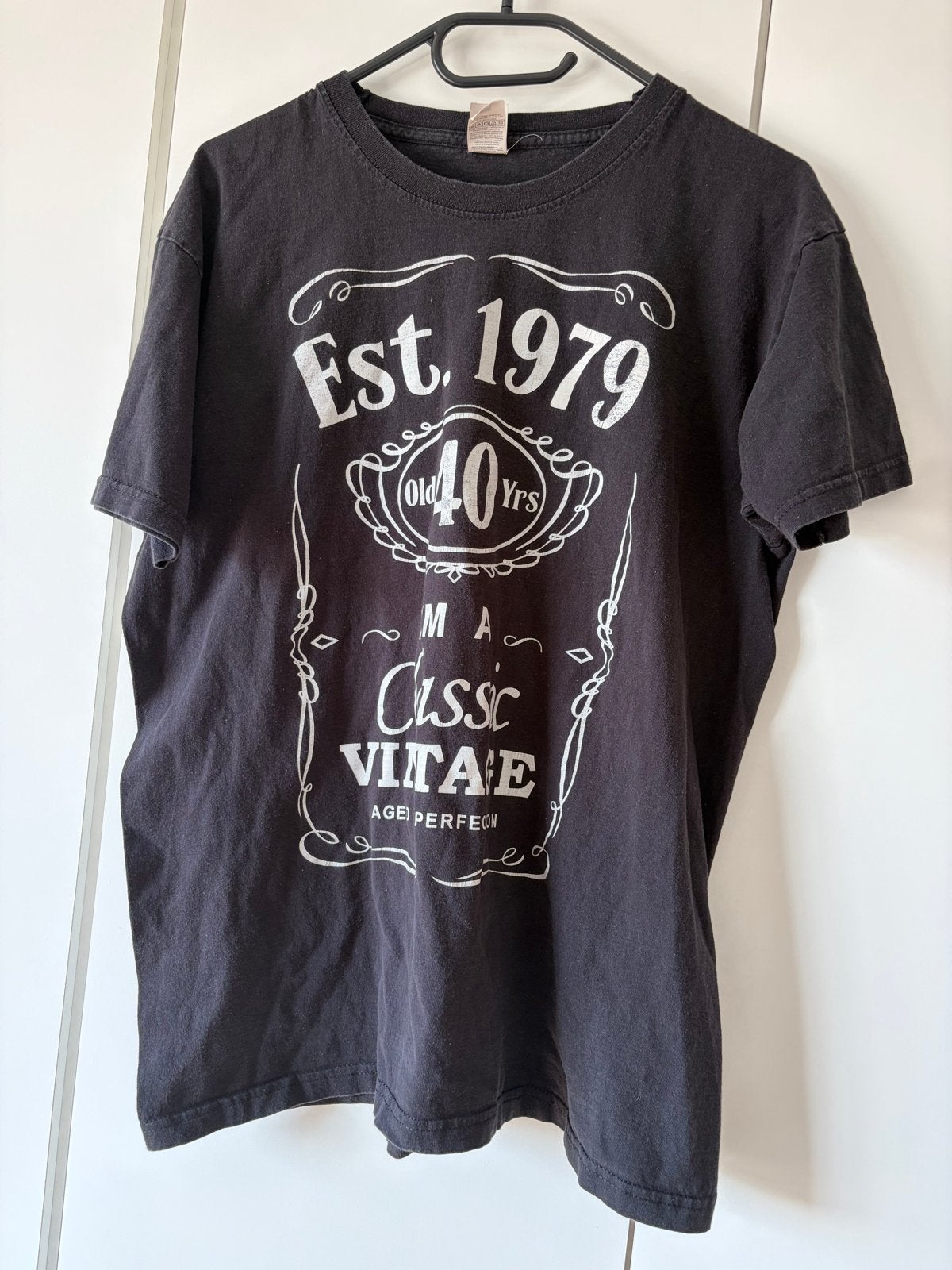 Zwart T-shirt 'Est. 1979 Old 40 Yrs Classic Vintage' Maat M, Kleding | Heren, Ophalen of Verzenden, Zo goed als nieuw, Maat 48/50 (M)