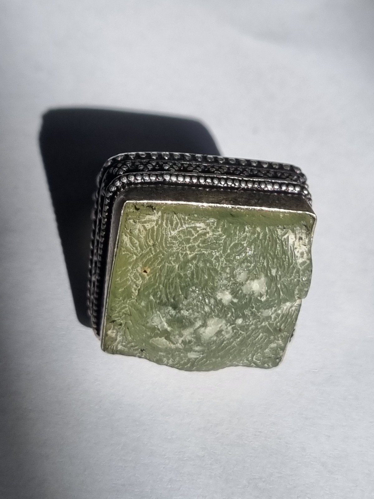 Zilveren ring 925 met Ruwe Prehniet - Boho stijl, Gebruikt, Ophalen of Verzenden, Kleiner dan 17, Dame of Heer