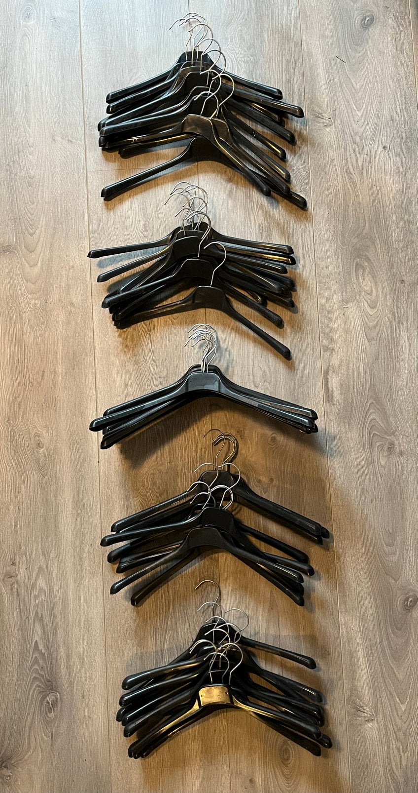 50 stuks of 100 volwassen kledinghangers kleerhangers zwart, Ophalen, Zo goed als nieuw, Kunststof