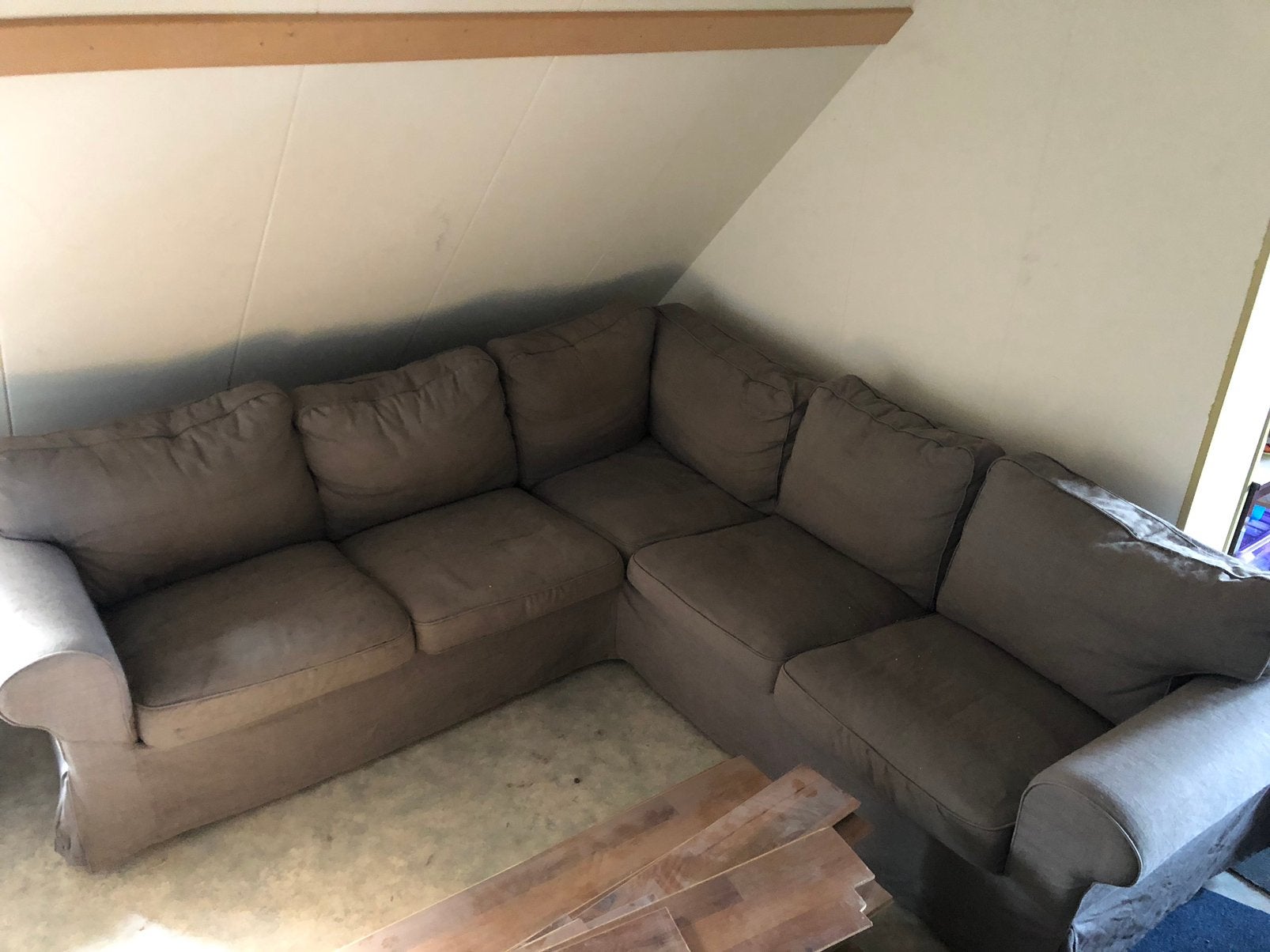 Comfortabele Hoekbank - Grijsbruin Stof, 250 tot 300 cm, Gebruikt, 125 tot 150 cm, Hoekbank