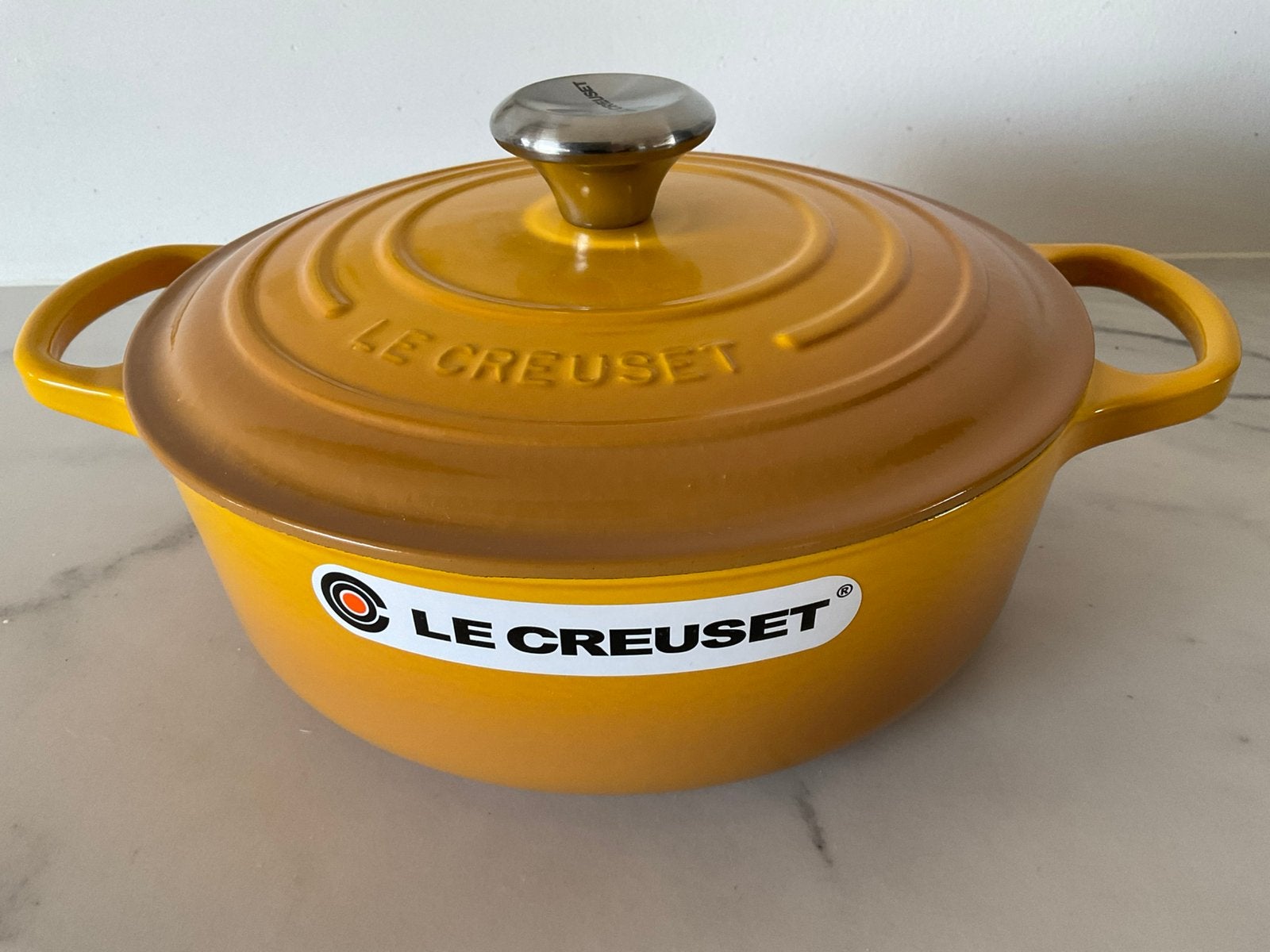 Le Creuset 24 cm cocotte provençale, nectar geel, nieuw, Huis en Inrichting, Keuken | Potten en Pannen, Gietijzer, Nieuw, Le Creuset