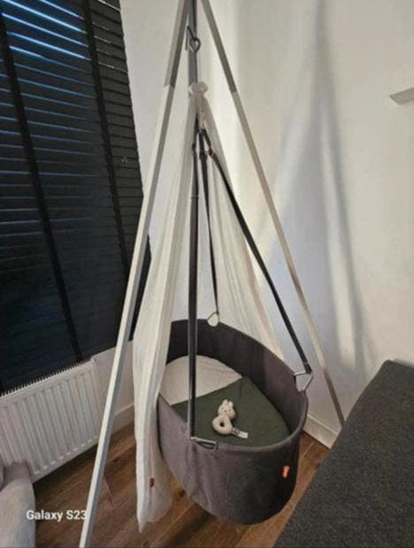 Leander wieg met matras, standaard en hemeltje, Kinderen en Baby's, Babywiegjes en Ledikanten, Ophalen, Zo goed als nieuw, Wieg