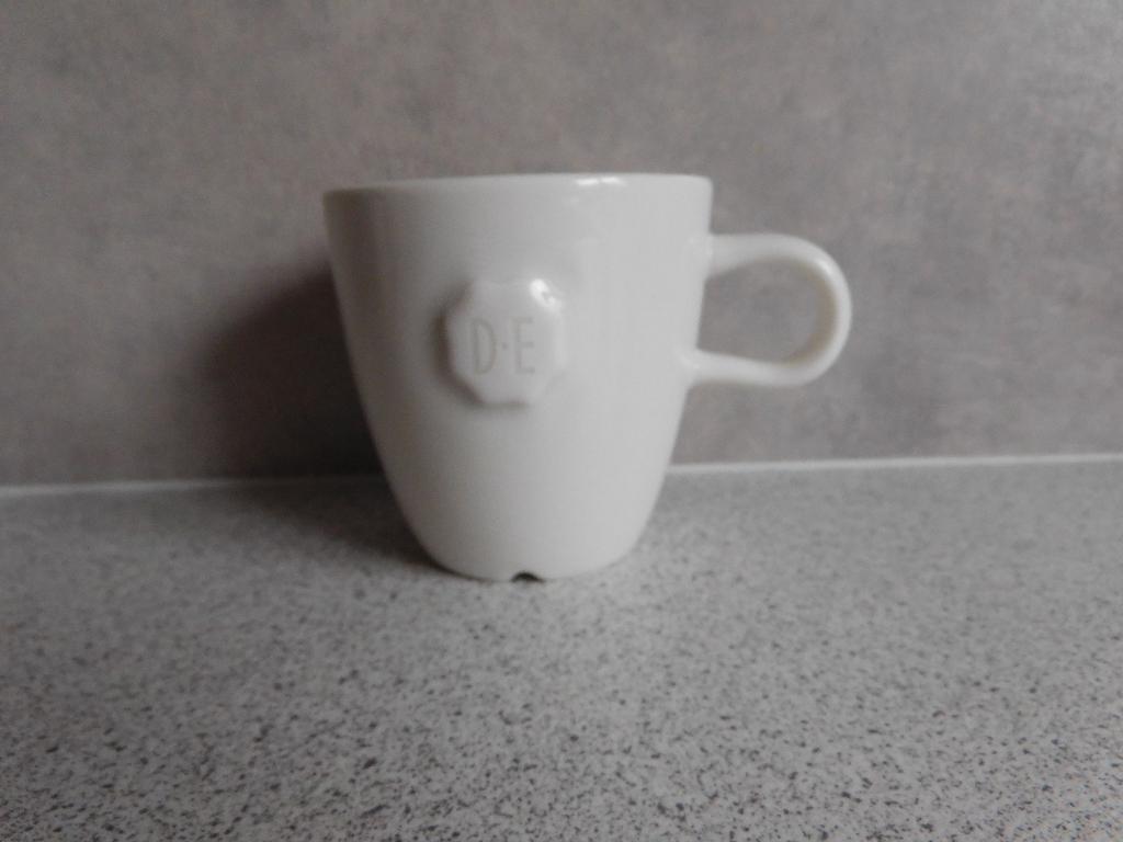Mok 270 ml. Zegel Crème Royal Raja Douwe Egberts, Ophalen of Verzenden, Zo goed als nieuw, Overige stijlen, Kop(pen) en/of Schotel(s)