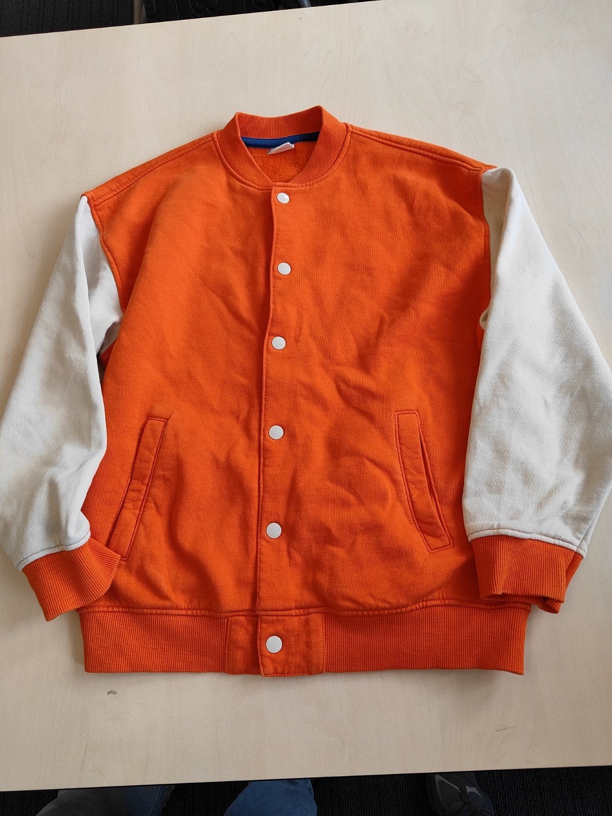 Hema Collegejack Oranje/Crème Maat 134/140, Ophalen, Jongen of Meisje, Zo goed als nieuw, Hema