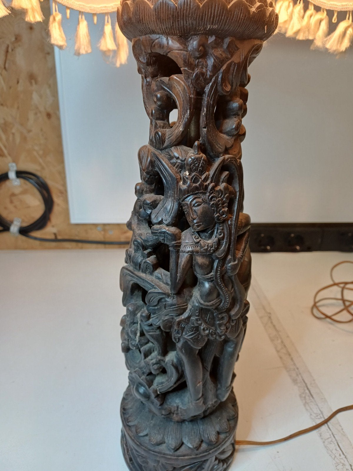 Vintage Balinese Lamp Gesneden Houten Voet en Stoffen Kap, Ophalen of Verzenden