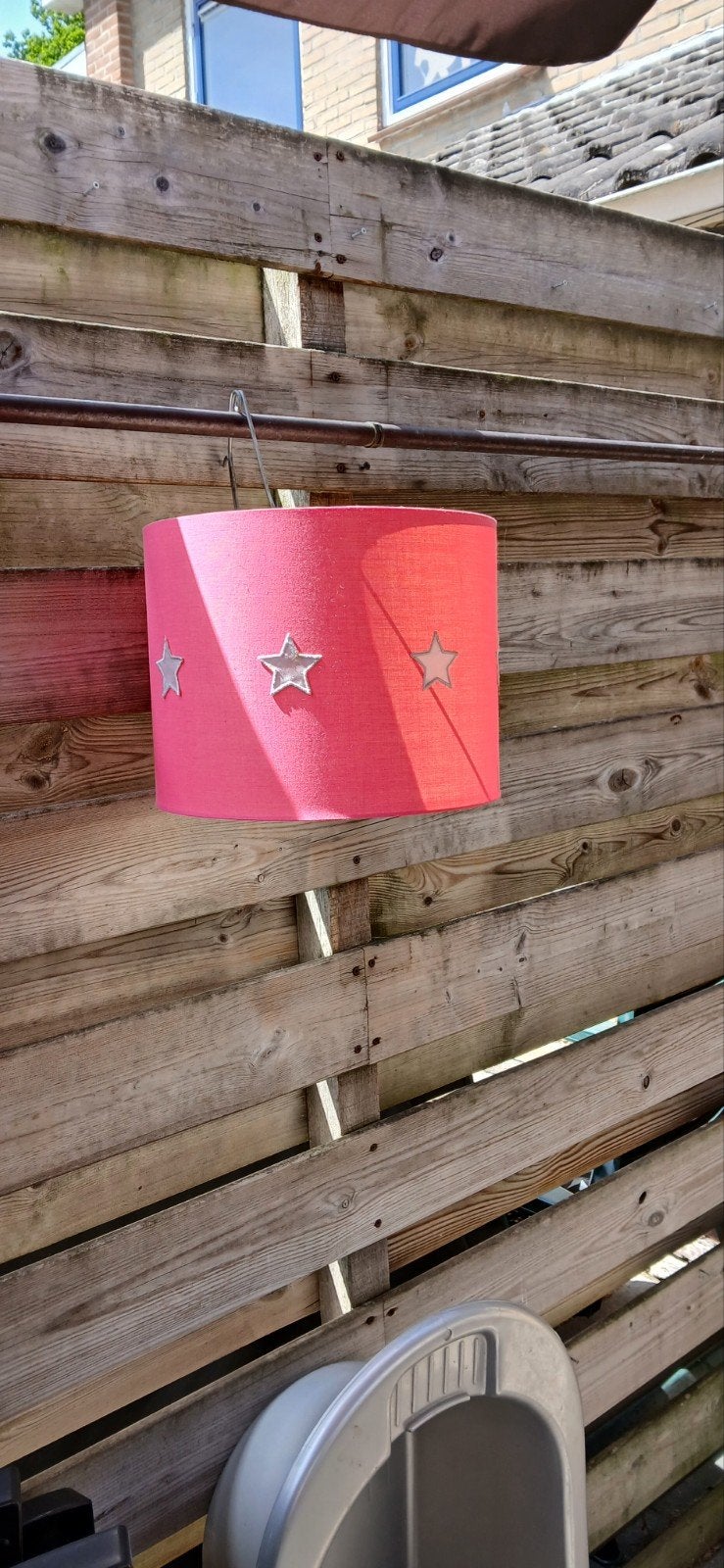 Roze kinderlamp met sterren - Hanglamp kinderkamer, Ophalen of Verzenden, Zo goed als nieuw, Kinderlijk, Speels, Modern