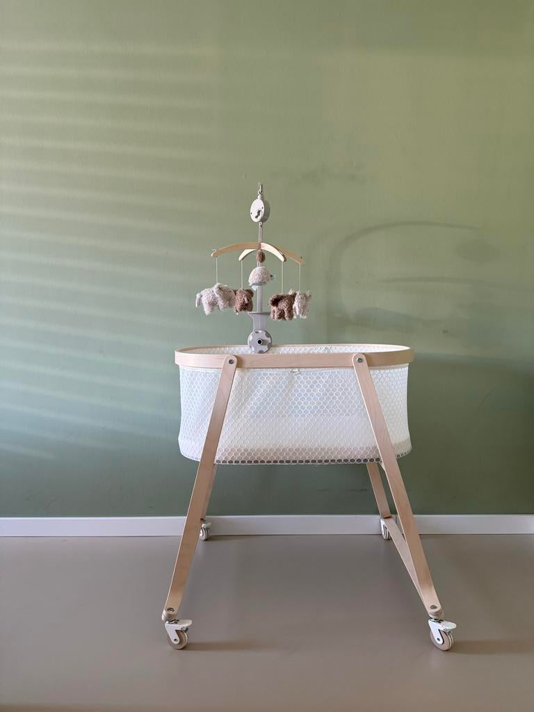 IKEA ALSKVARD Baby Wieg met matras, zo goed als nieuw, Kinderen en Baby's, Ophalen of Verzenden, Zo goed als nieuw, Wieg