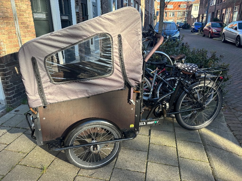 Bakfiets with toddler seat, Fietsen en Brommers, 4 kinderen of meer, Gebruikt, Elektrisch, Trommelrem