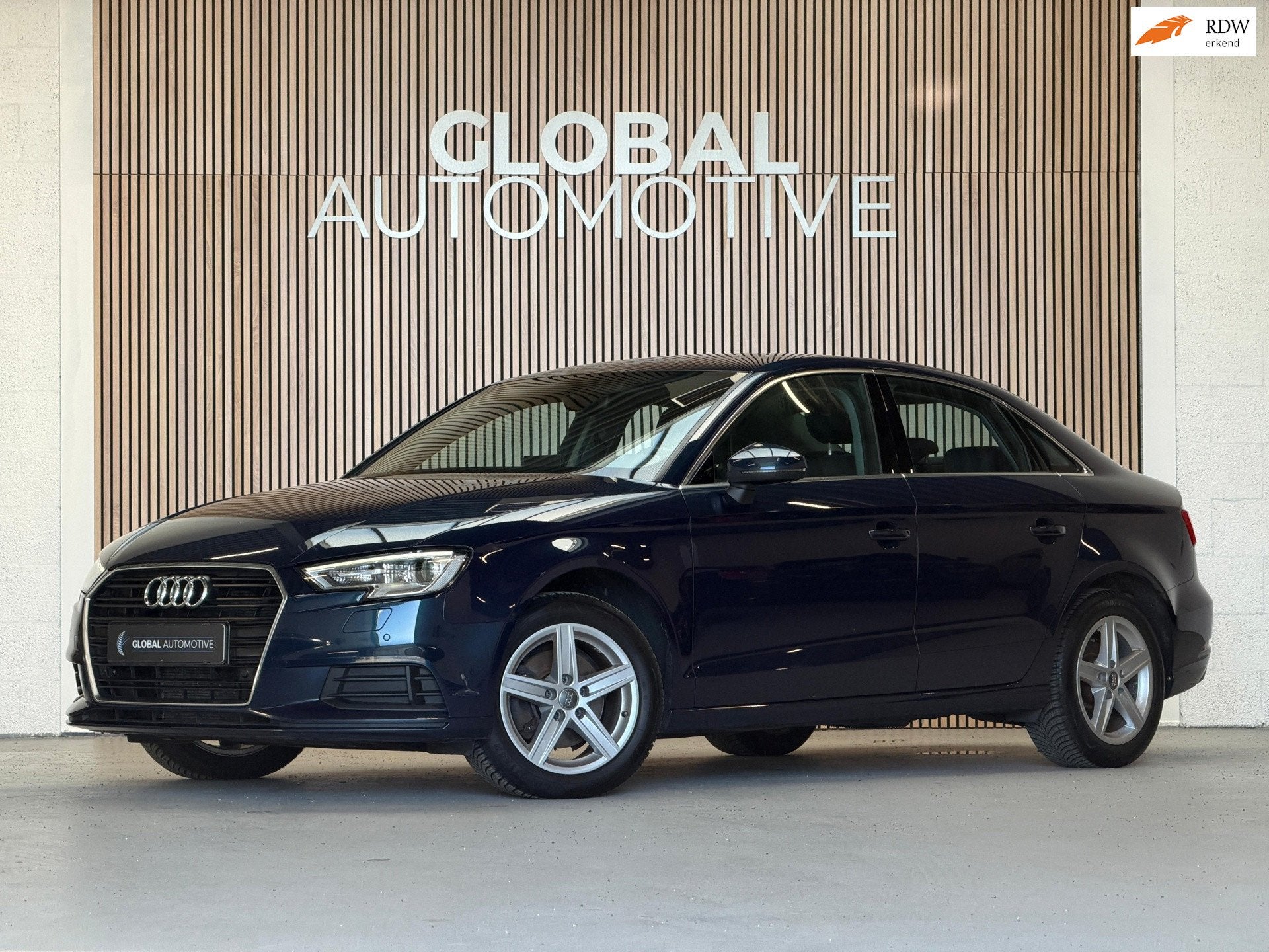 Audi A3 Limousine 1.4 TFSI CoD ULTRA - VIRTUAL COCKPIT - 16', Auto's, Stof, Gebruikt, Zwart, 4 cilinders