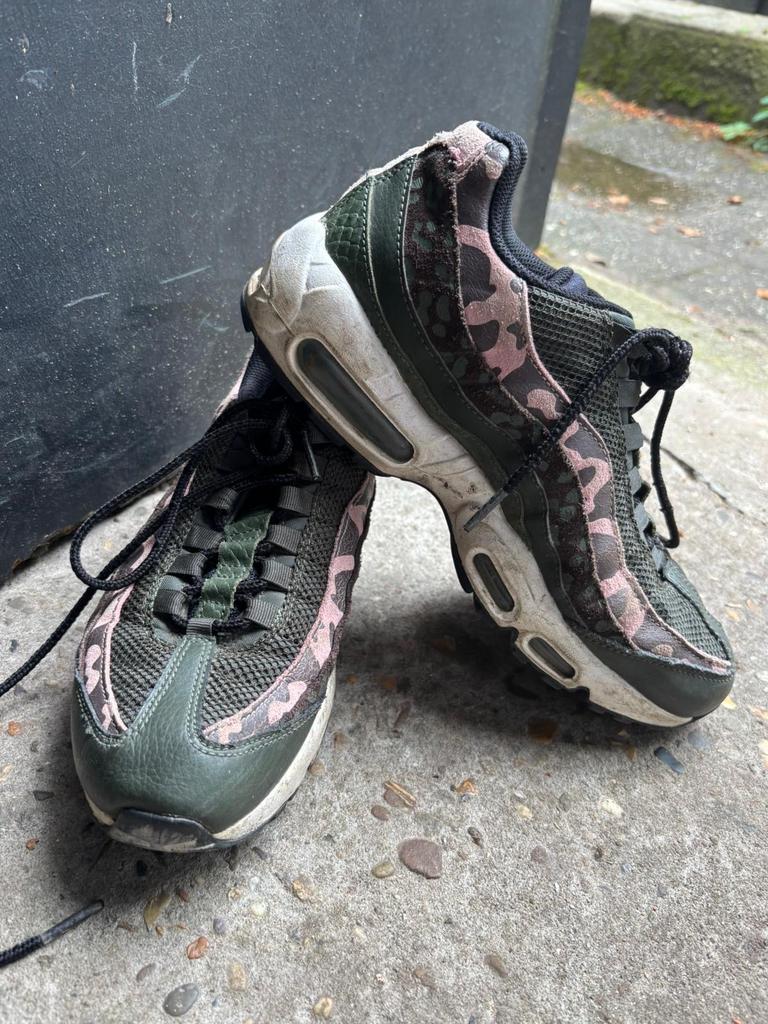Nike Air Max 95 - Maat 39 - Camouflage rozegroen, Kleding | Dames, Schoenen, Ophalen of Verzenden, Gedragen, Groen, Sneakers of Gympen