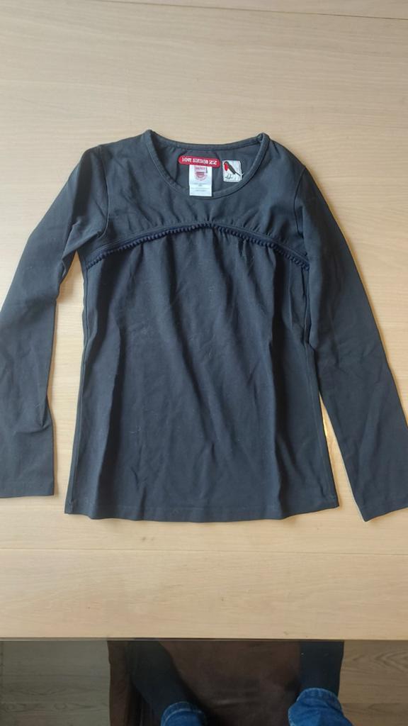 Zwart longsleeve shirt met pompon details 146-152   v, Kinderen en Baby's, Kinderkleding | Maat 146, Ophalen of Verzenden, Gebruikt