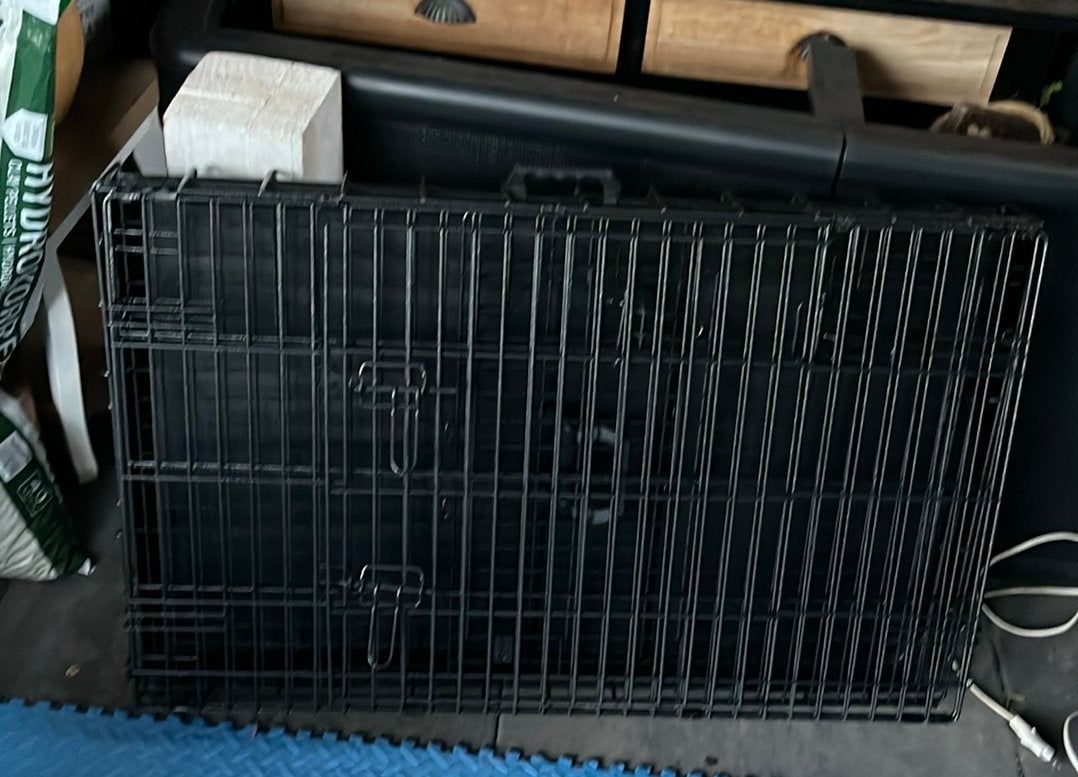 Te koop honden bench  en hondenkleed 90 /55, Ophalen, Gebruikt