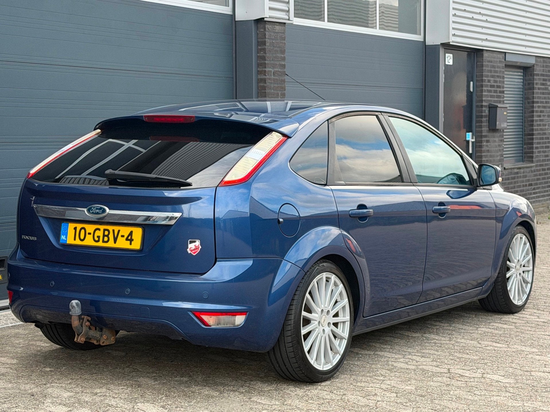 Ford Focus 1.6 Titanium LEER NAVI CLIMA TREKHAAK APK, Auto's, 1596 cc, Gebruikt, Zwart, 4 cilinders