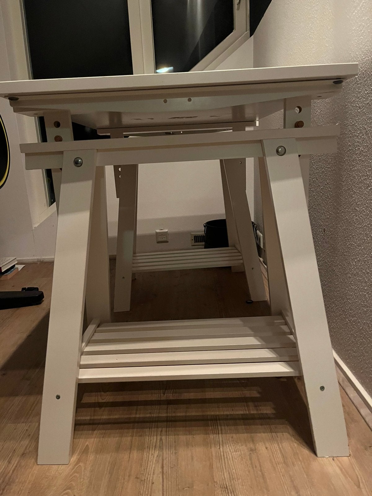 Bureau van Ikea zgan, Ophalen, Zo goed als nieuw