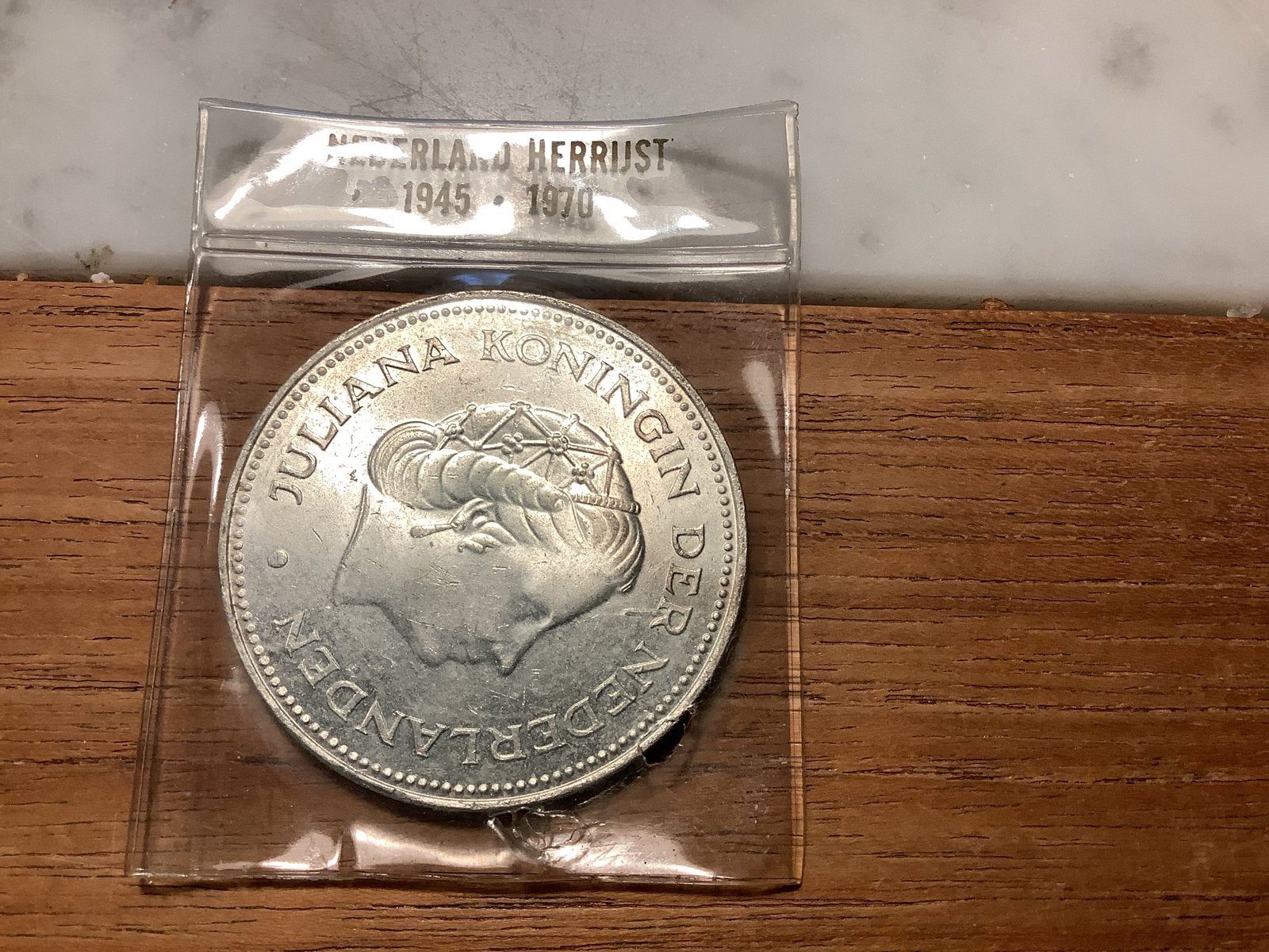 Zilveren 10 gulden Nederland Herrijst 1945-1970 in mapje, Postzegels en Munten, Munten | Nederland, Ophalen, Koningin Juliana
