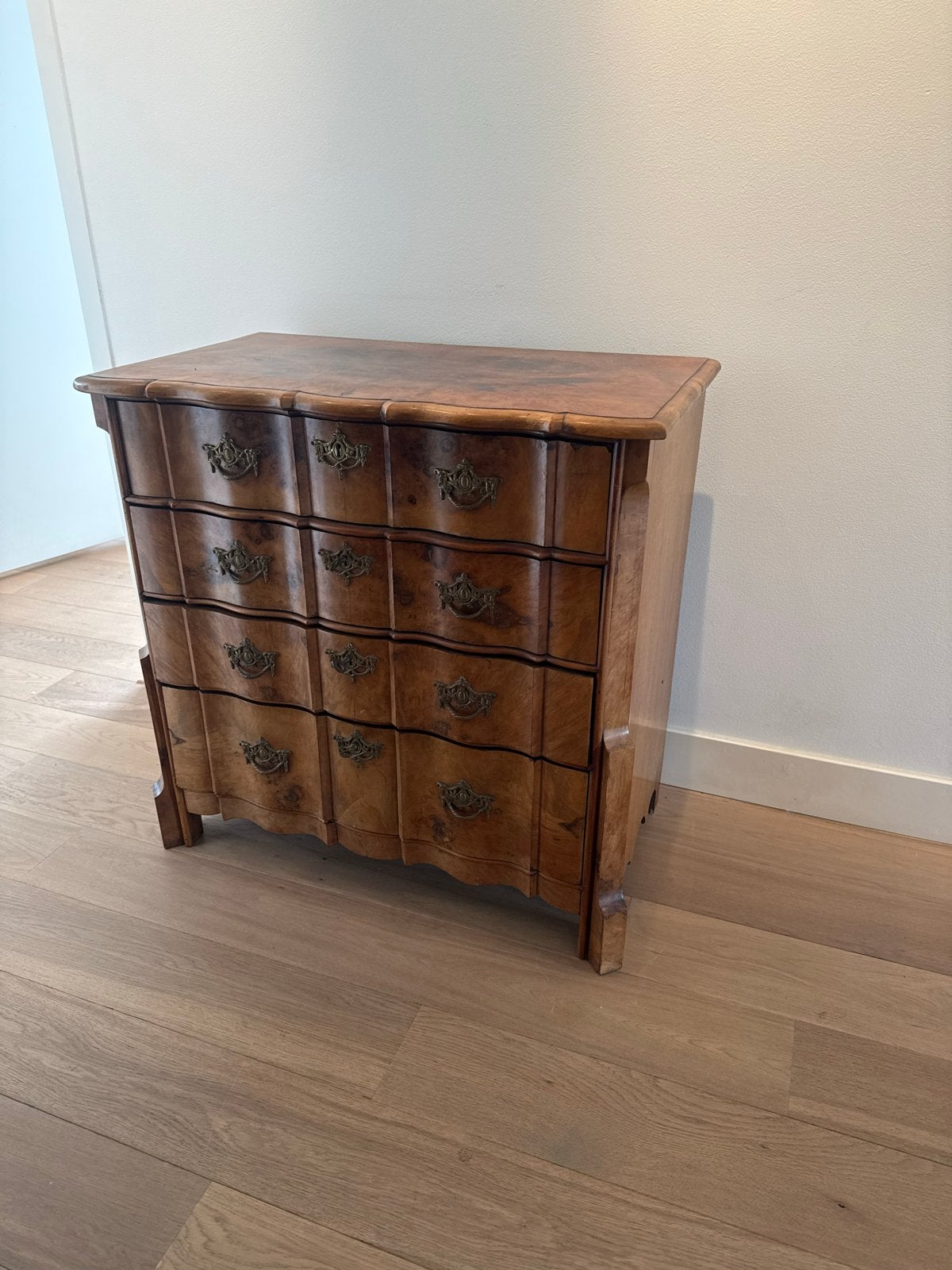Antiek ladekastje - Walnoot fineer - Barok stijl, Antiek en Kunst, Ophalen of Verzenden