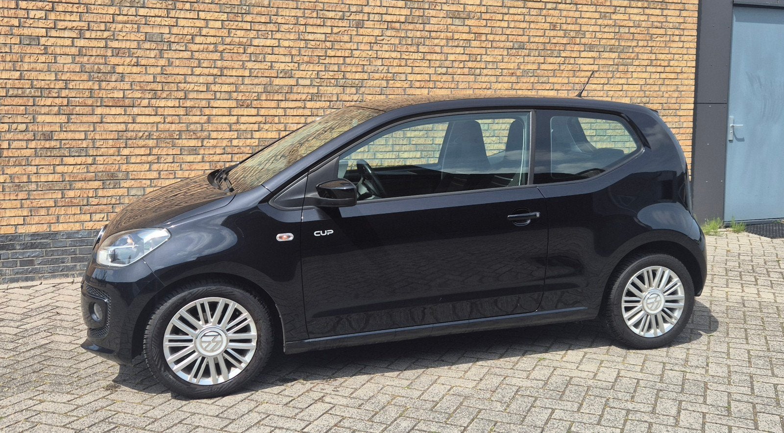 Volkswagen UP CUP  1.0 44KW/60PK 3-DRS 2015 Zwart, Auto's, Voorwielaandrijving, Up!, 840 kg, 4 stoelen