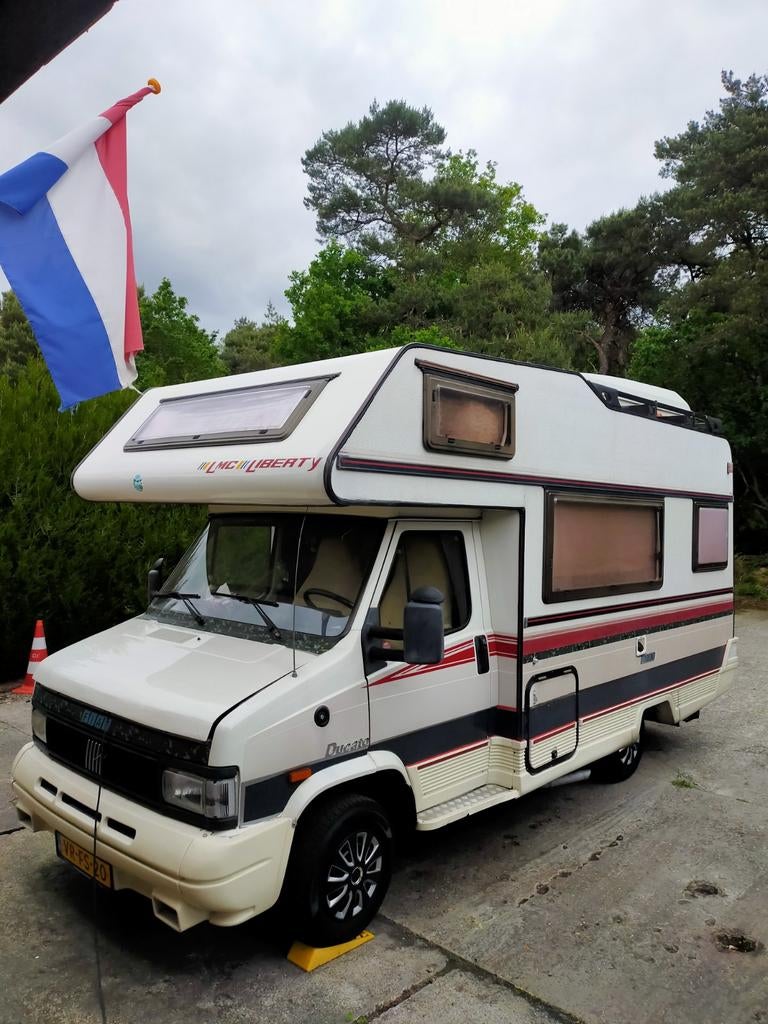Camper LMC Liberty 5600 Alkoof met dakkoffer en fietsendrage, Alkoof, Ringverwarming, Fiat, 7 tot 12 maanden geleden