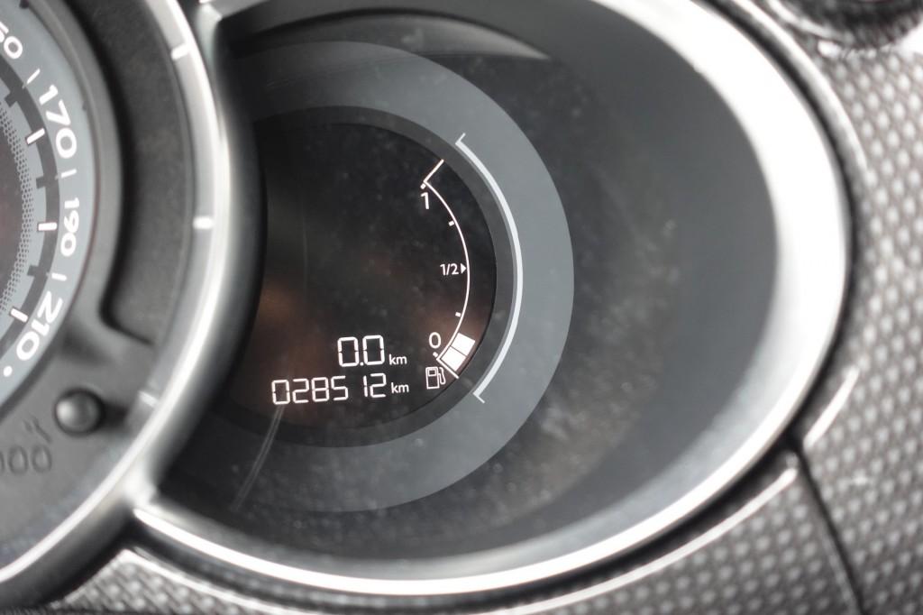 Citroen DS3 1.6 THP SPORT CHIC   29.000 km !!  Cabriotop, Auto's, Gebruikt, 4 cilinders, Cabriolet, 49 €/maand