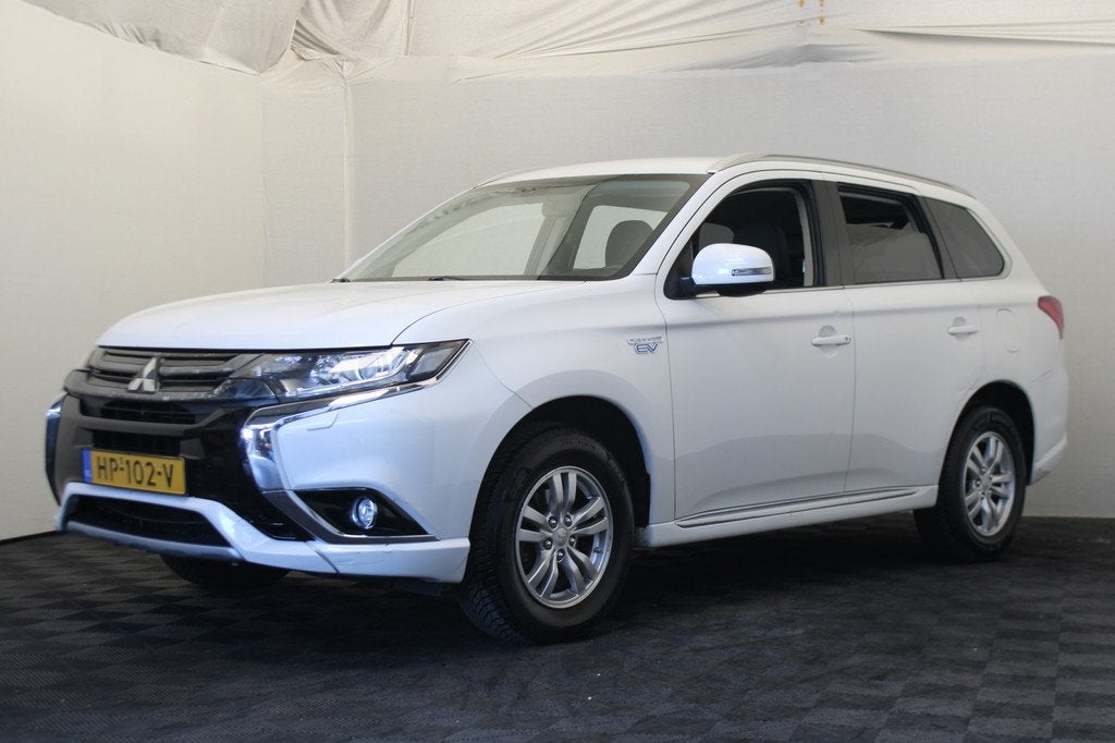 Mitsubishi Outlander 2.0 PHEV Business Edition |Navi|Camera|, Auto's, Mitsubishi, 1998 cc, 4 cilinders, 1820 kg, Wit
