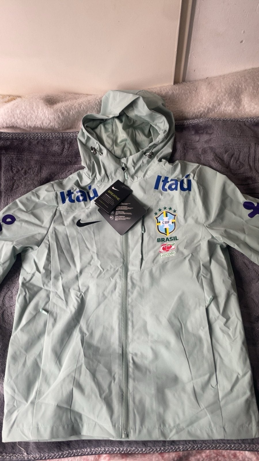 Nike Brazilië Windrunner Jas - Nieuw met labels, Ophalen of Verzenden, Nieuw, Maat 42/44 (L), Groen