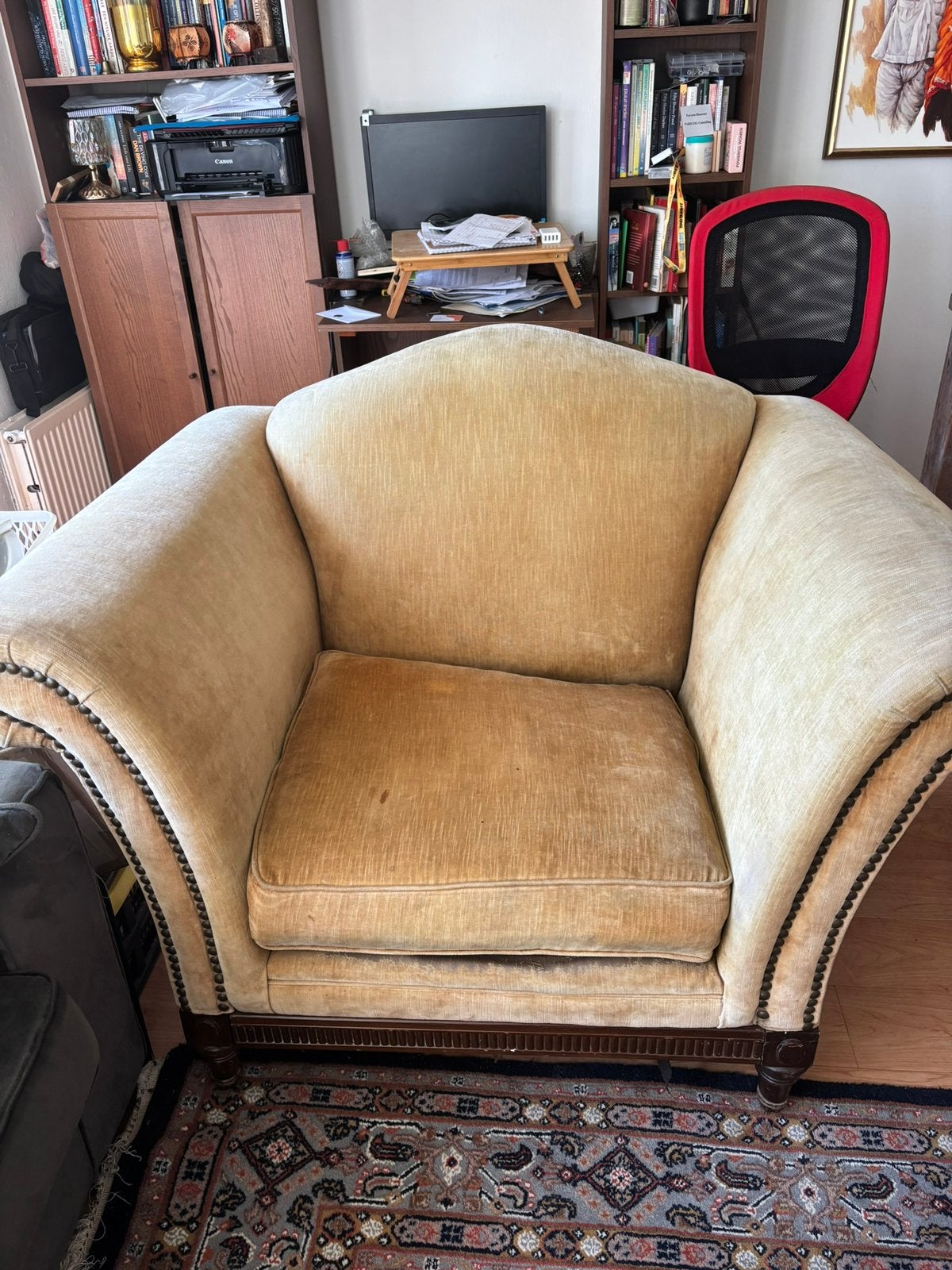 Vintage fauteuil, okergeel, met nageltrim, Huis en Inrichting, Ophalen, Gebruikt, Stof, 75 tot 100 cm
