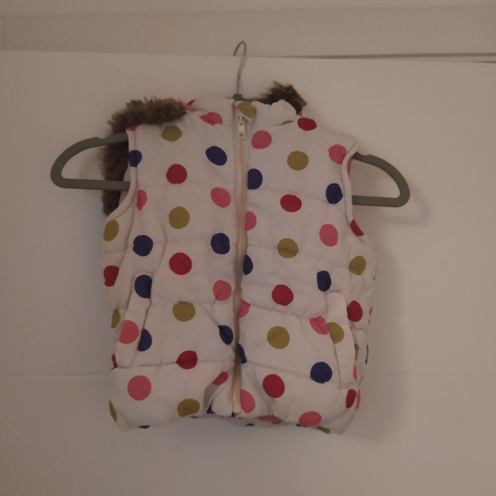 F&F Bodywarmer met stippen en capuchon (3-4 jaar), Ophalen of Verzenden, Zo goed als nieuw, F&F, Meisje