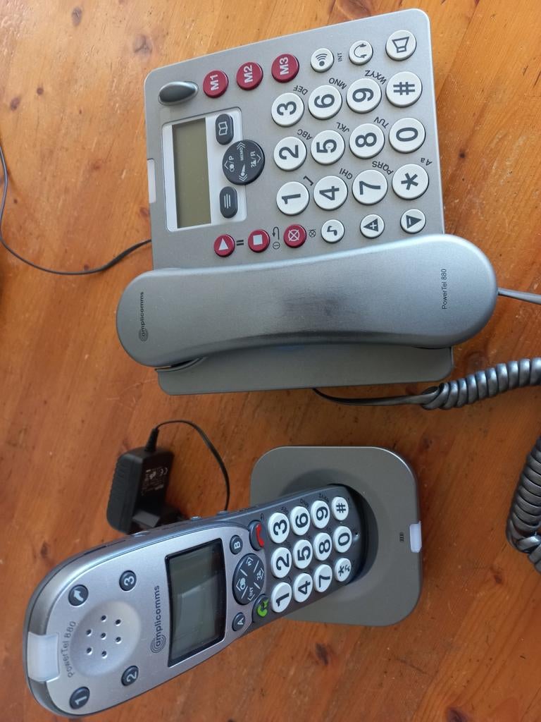 Telefoon met versterker, antwoordapparaat en DECT hoorn, Ophalen, Gebruikt, 1 handset