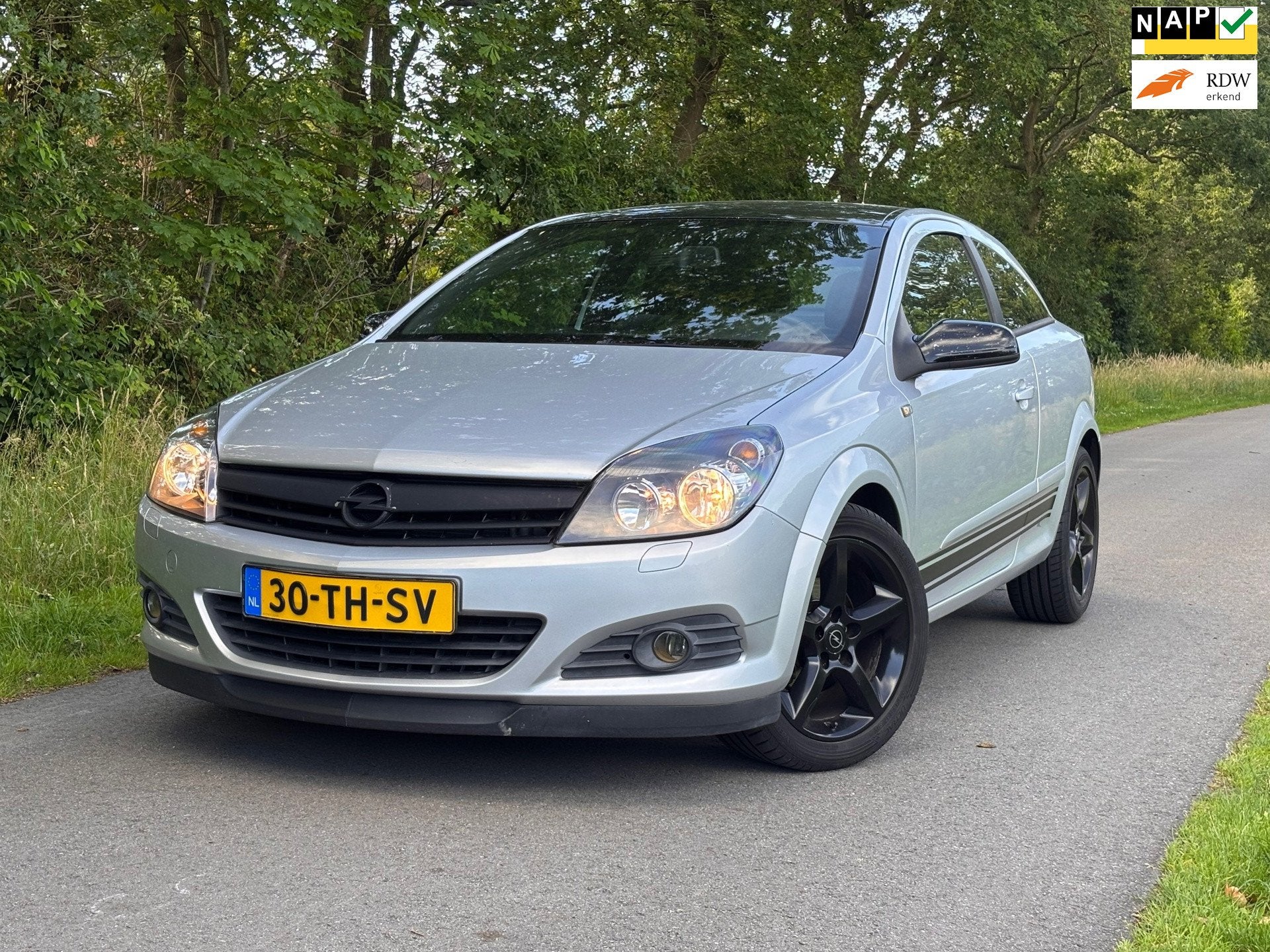 Opel Astra GTC 1.6 Sport | Cruise control + Nwe APK Nu € 1, Voorwielaandrijving, 15 km/l, 4 cilinders, 620 kg