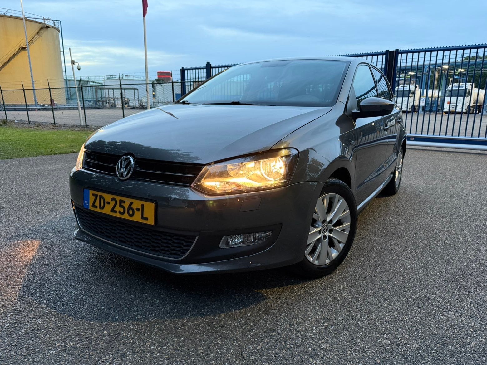 Volkswagen polo 1.2TSI life CLIMA/CRUISE/PDC/STOELVW/CARPLAY, Auto's, Volkswagen, Voorwielaandrijving, Stof, 40 €/maand, Euro 6