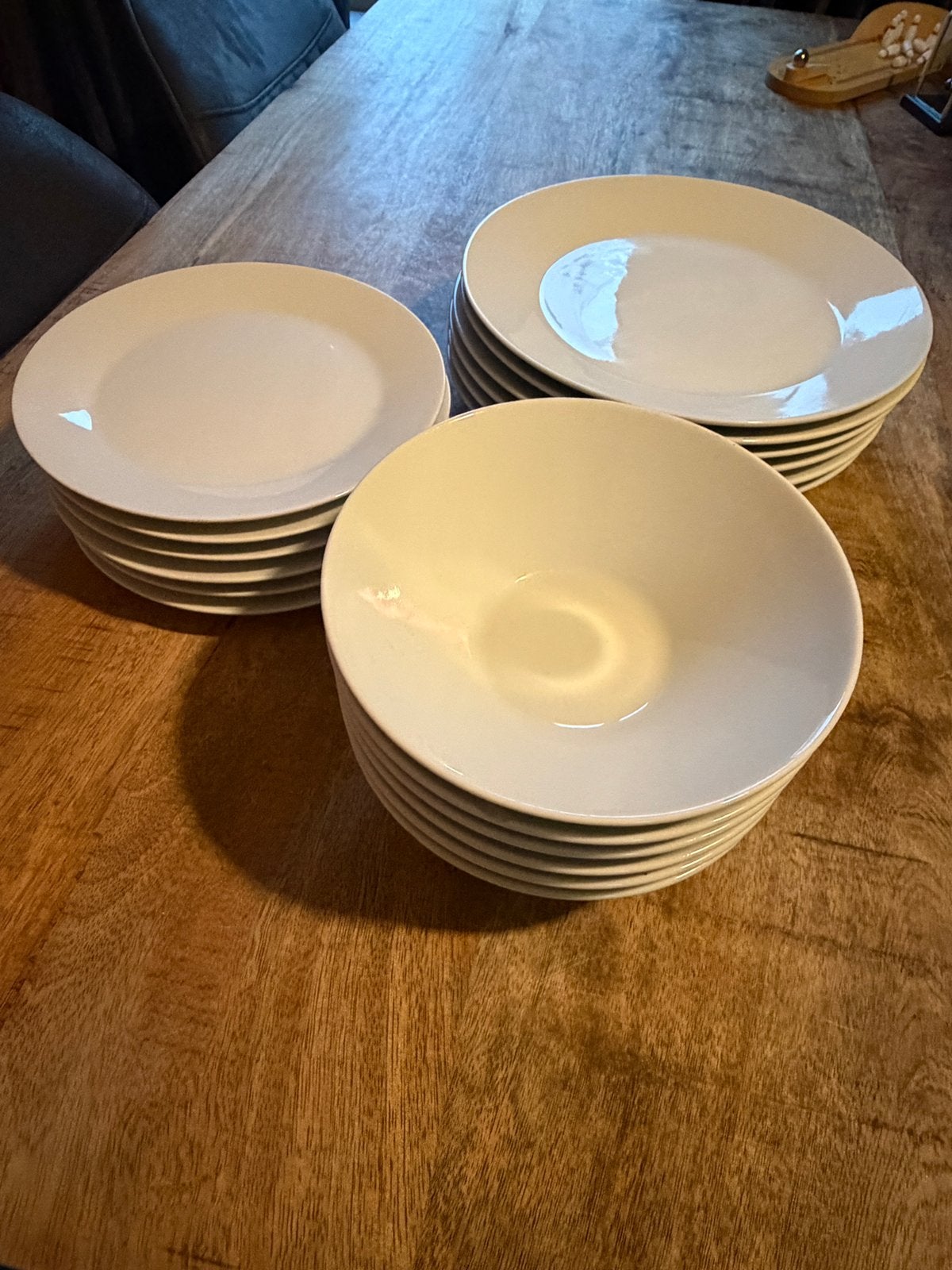 IKEA 18-delig wit servies: borden, ontbijtborden, kommetjes, Gebruikt, Keramiek, IKEA, Ophalen of Verzenden