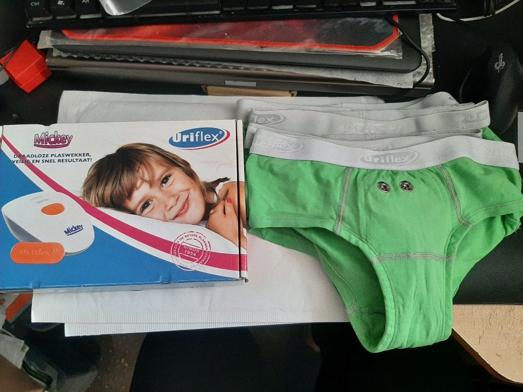 Urifoon Mickey Plaswekker met 8 meisjes broekjes, Ophalen of Verzenden, Zo goed als nieuw, 100 tot 250 meter