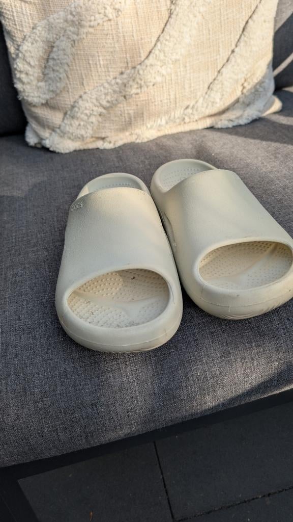 Crocs Slopers Beige Maat 37/38 (M5 W7) - Zo goed als nieuw, Ophalen of Verzenden, Zo goed als nieuw, Beige