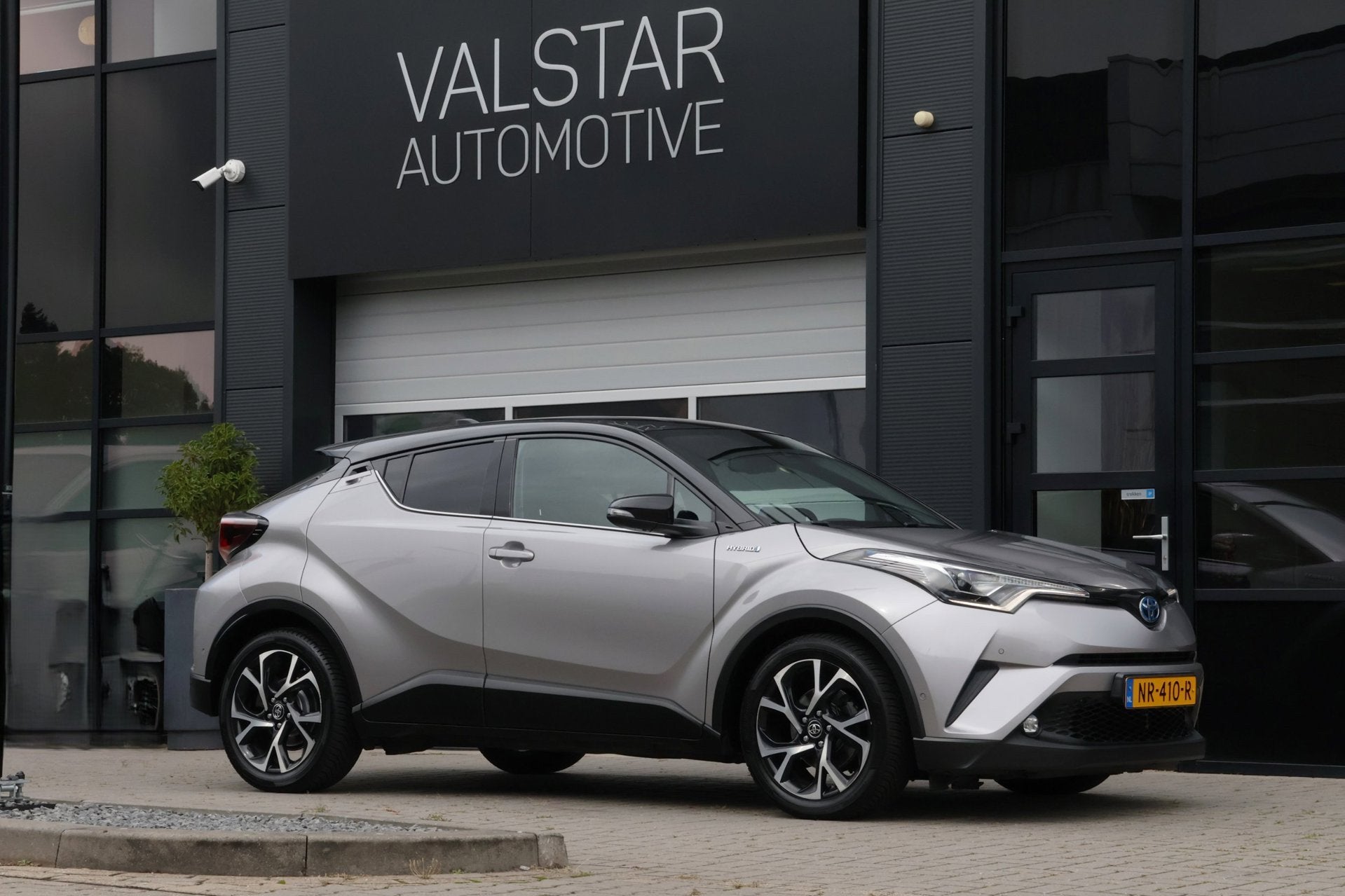Toyota C-HR 1.8 Hybrid Bi-Tone Plus | UBL | CAMERA | LED, Auto's, Euro 6, 4 cilinders, 26 km/l, Hybride Elektrisch/Benzine