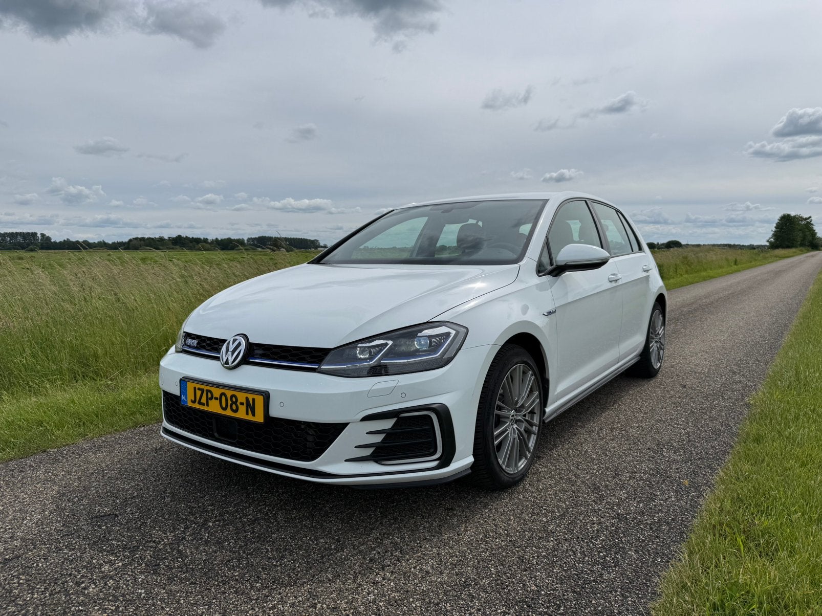 Volkswagen Golf 1.4 TSI Phev 204pk 5D DSG 2019 Wit, 4 cilinders, Wit, Plug-in hybride, 1395 cc