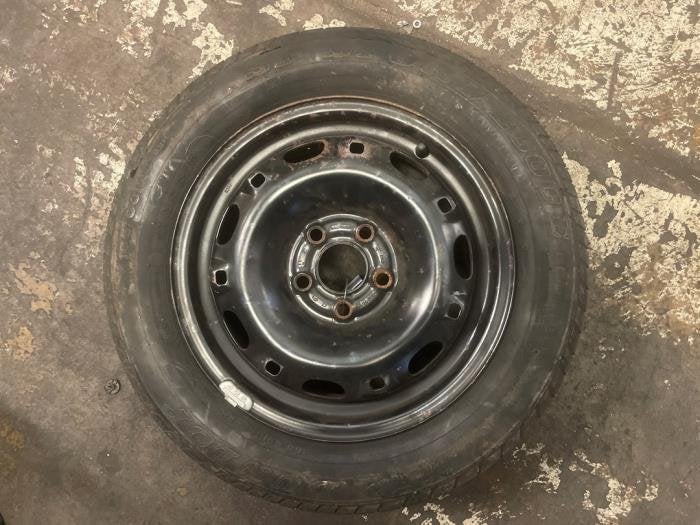 Krikset + reservewiel van een Skoda Fabia