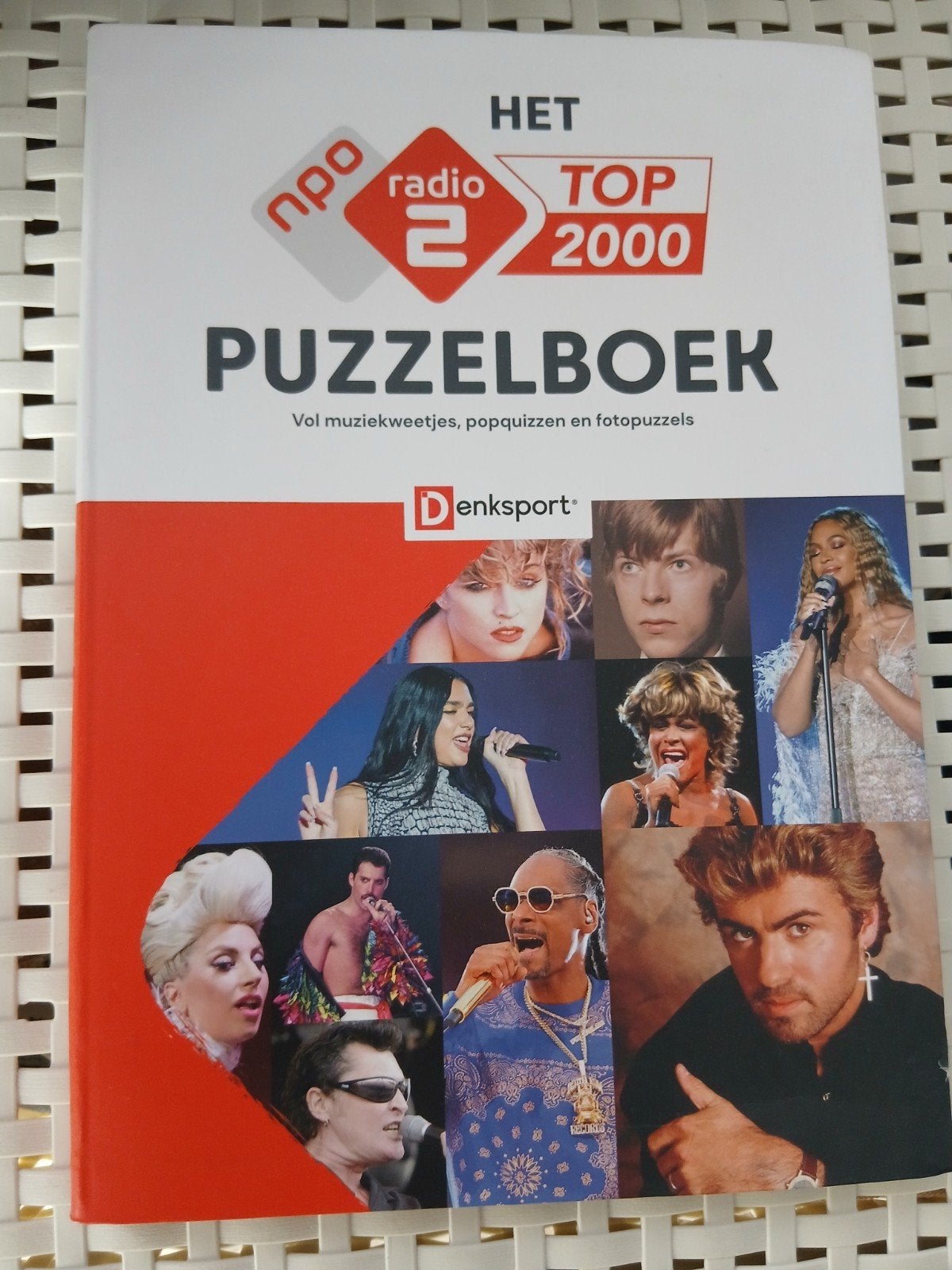 Het Radio 2 Top 2000 Puzzelboek - Muziekquizzen, Ophalen of Verzenden, Zo goed als nieuw, Puzzelboek
