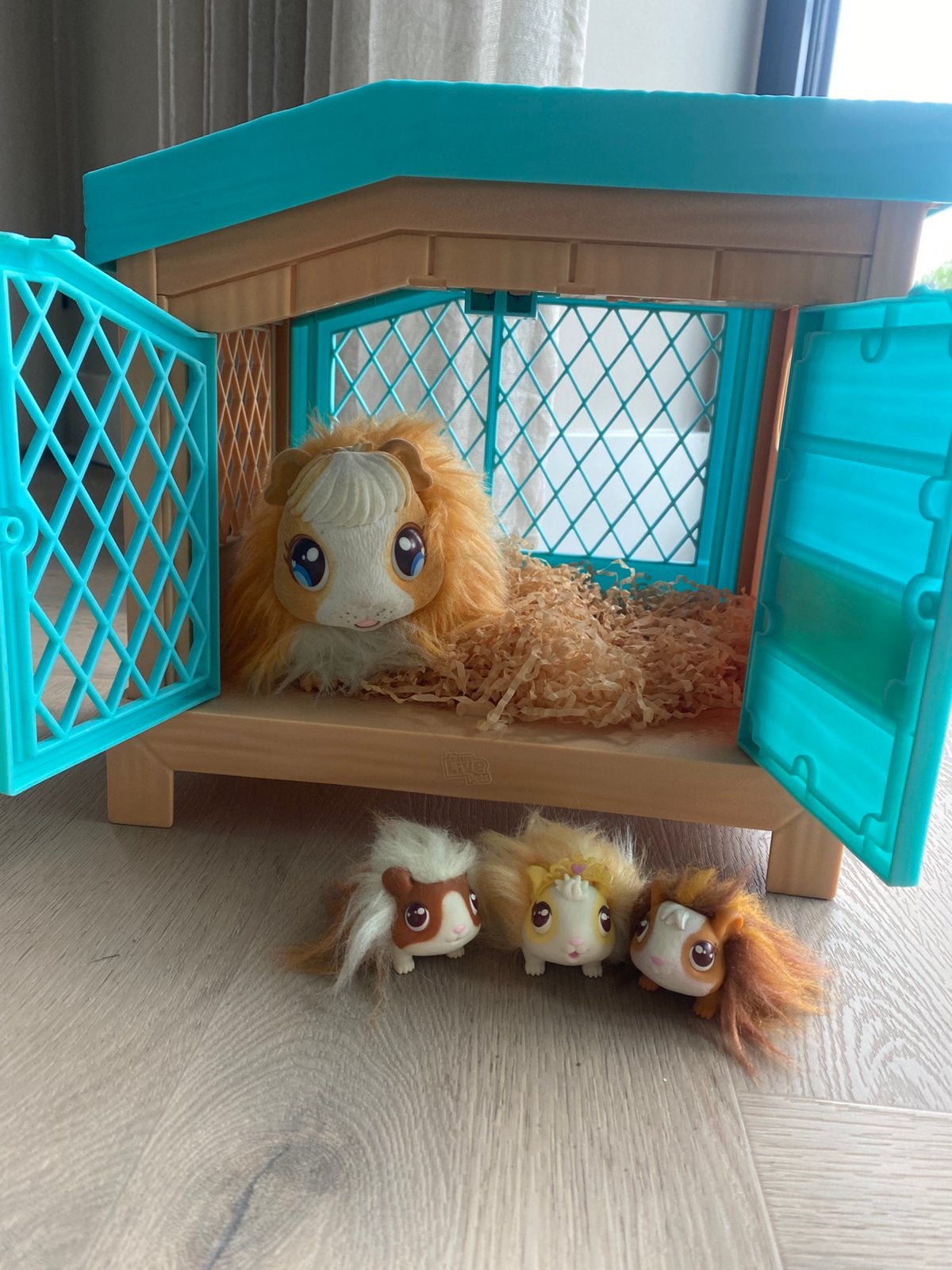 Little Live Pets cavia kooi met mama en 3 baby cavia's, Ophalen of Verzenden, Zo goed als nieuw, Jongen of Meisje